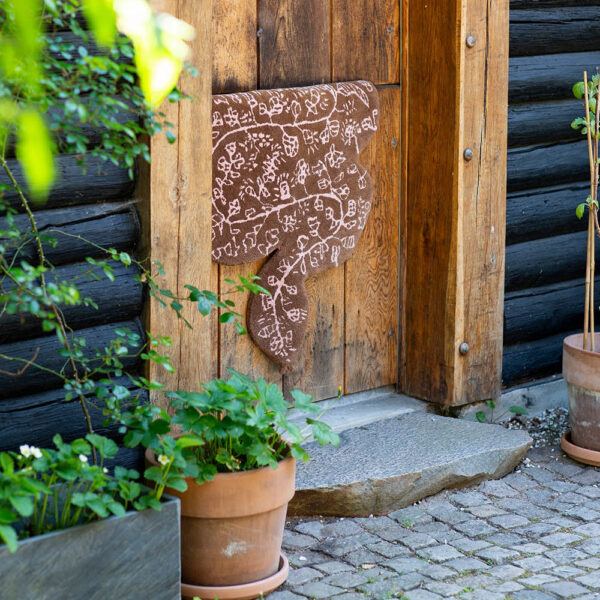 Bongusta Snake Rug, håndtuftet slange tæppe på dør